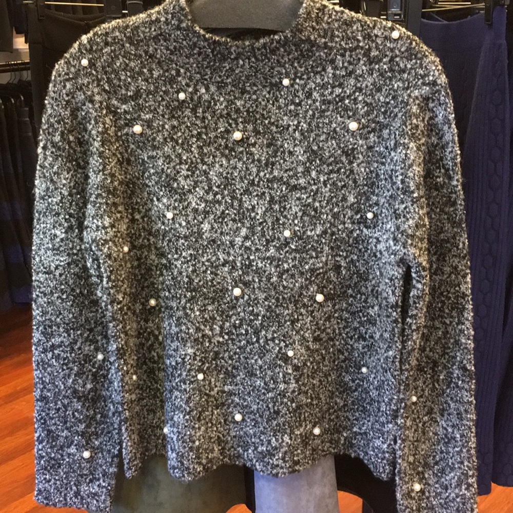 Sweater with peals